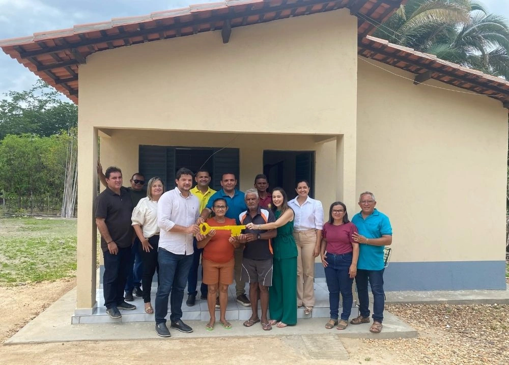 Moradia e dignidade: Beneditinos entrega 10 casas a famílias da zona rural