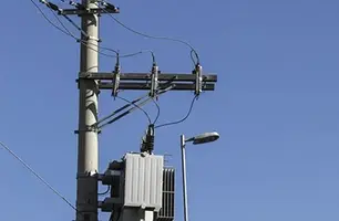 Moradores denunciam falta constante de energia elétrica em comunidades de Santo Antônio dos Milagres (Foto: Reprodução)