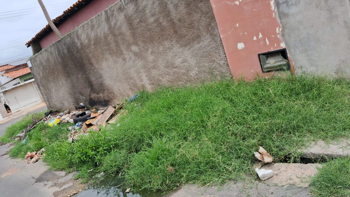 Moradores do Mocambinho denunciam abandono e acúmulo de lixo nas ruas