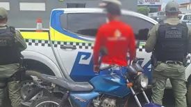 Motociclista tem veículo com registro de roubo apreendido em São Raimundo Nonato (Foto: Divulgação/PMPI)