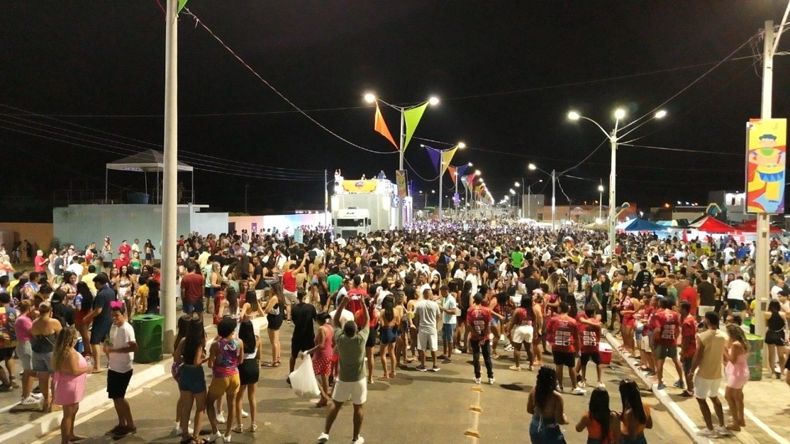 Multidão marca presença na quarta noite de Carnaval em São Raimundo Nonato