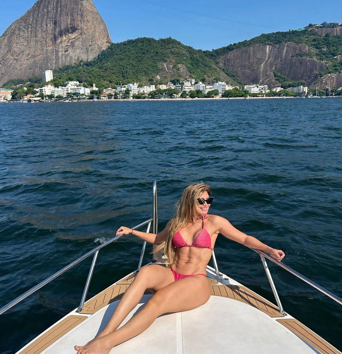 Parabéns para a delegada Karina Albuquerque que celebrou mais uma primavera