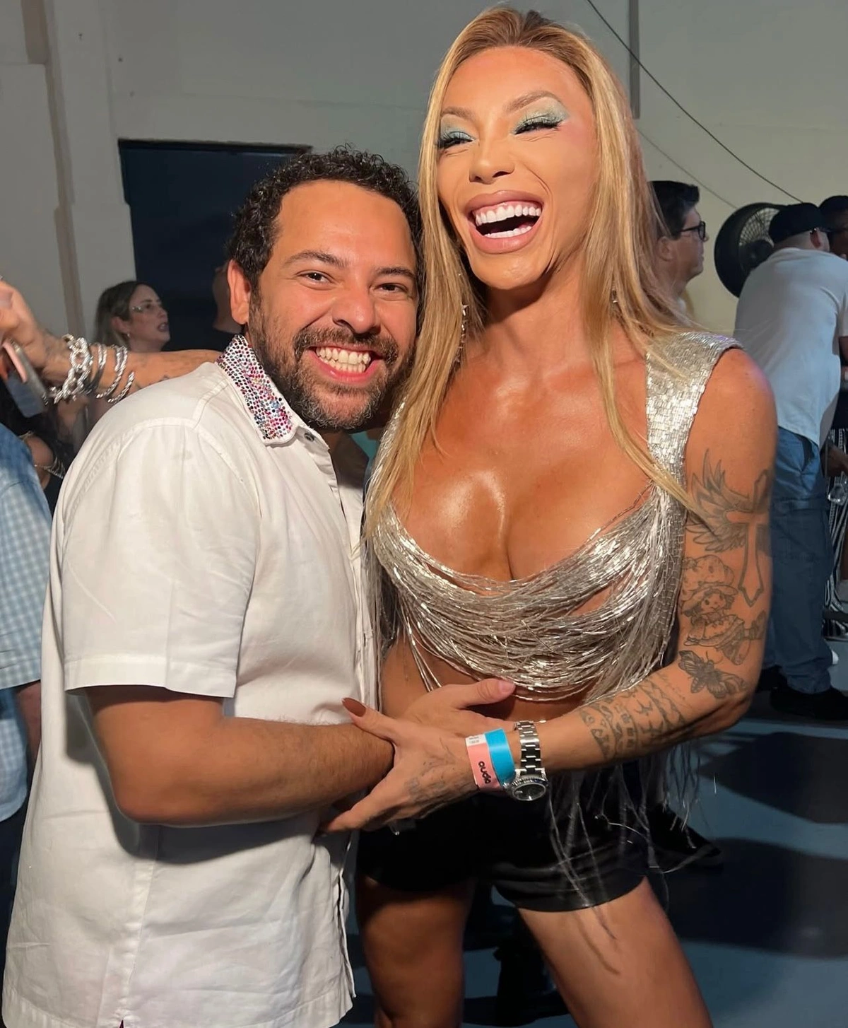 piauiense Leo Galvão e a influencer Maya Massafera em dia de festa em SP