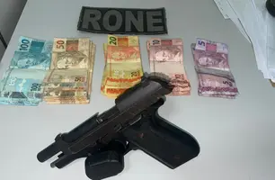 PM apreende arma de fogo e R$ 1 mil durante ação na zona Norte de Teresina (Foto: Divulgação)