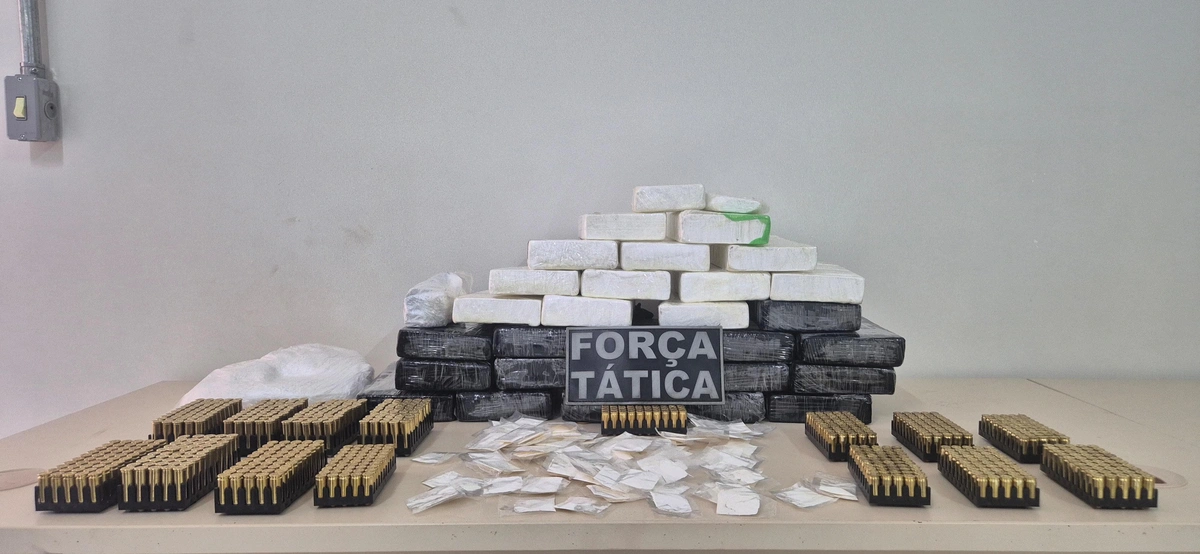 PM apreende arsenal e drogas em abordagem a ônibus no Piauí