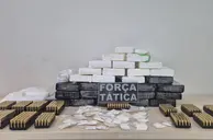 PM apreende arsenal e drogas em abordagem a ônibus no Piauí