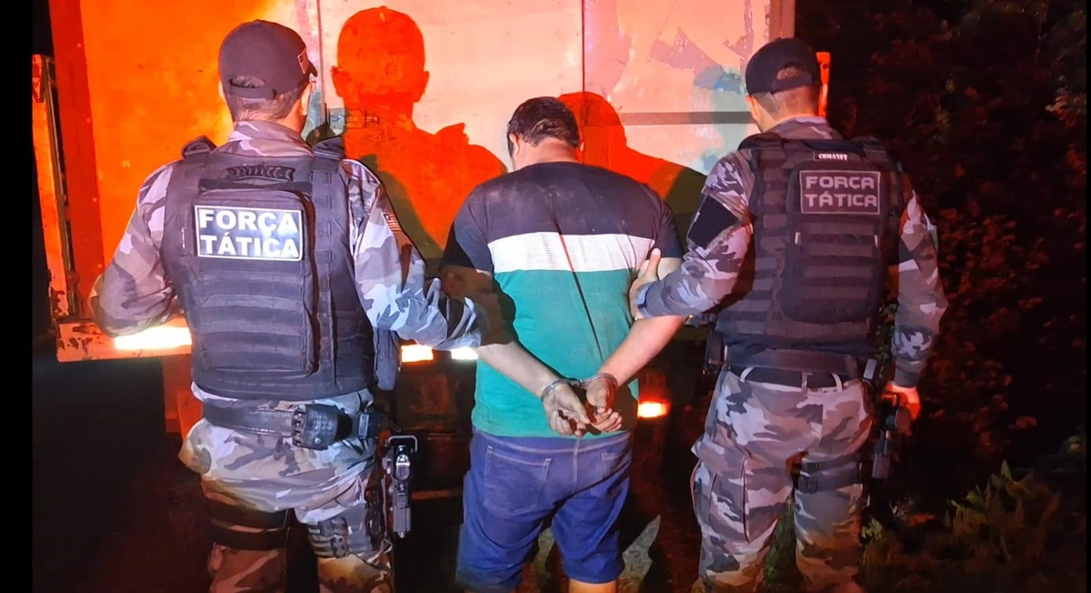 PM intercepta carreta e apreende 121 kg de maconha na PI-143, no Sul do Piauí