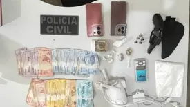 Polícia apreende arma, drogas e dinheiro em operação contra tráfico em Campo Maior (Foto: Reprodução)