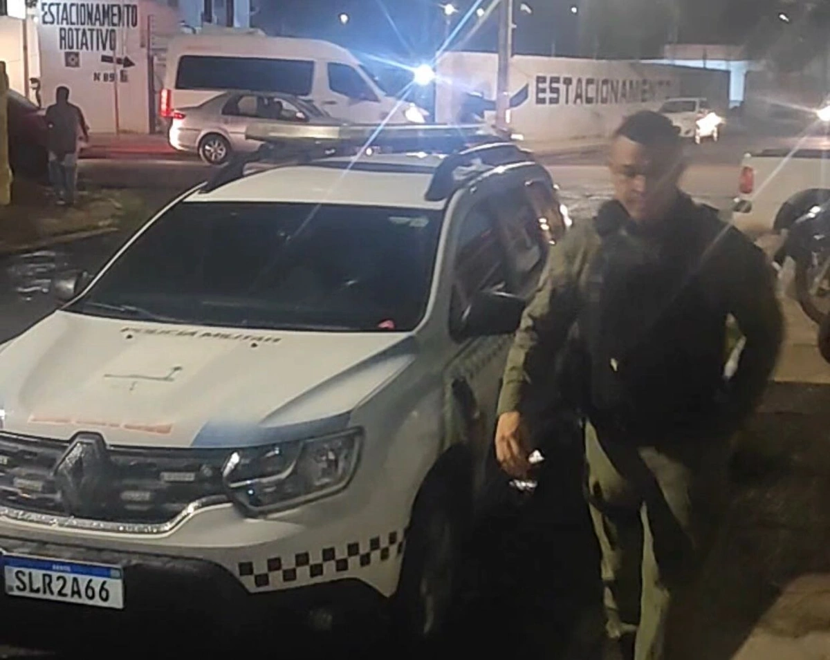 Polícia do 6º BPM prende homem com drogas após perseguição em Teresina