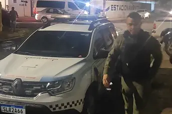 Polícia do 6º BPM prende homem com drogas após perseguição em Teresina