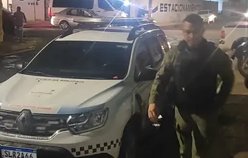 Polícia do 6º BPM prende homem com drogas após perseguição em Teresina