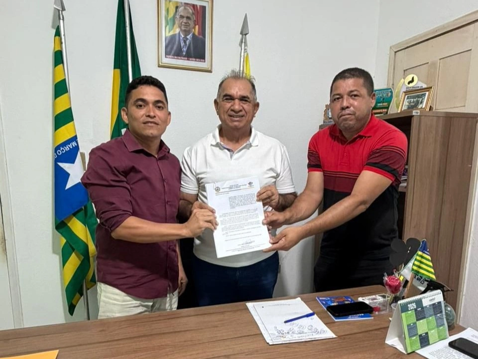 Prefeito Milton Passos trata reajuste do piso dos professores