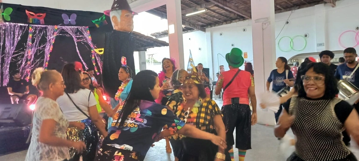 Programa 60+ leva festa de Carnaval para idosos em Teresina