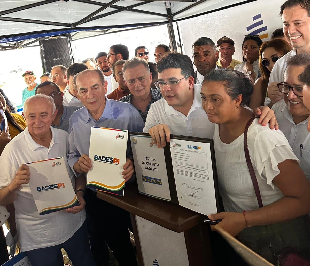 Rafael Fonteles entrega obras e leva crédito a empreendedores em Palmeirais