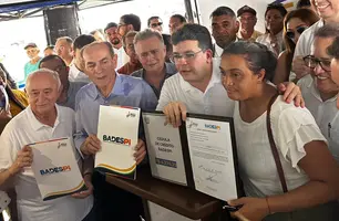 Rafael Fonteles entrega obras e leva crédito a empreendedores em Palmeirais (Foto: Conecta Piauí)