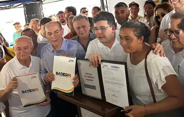 Rafael Fonteles entrega obras e leva crédito a empreendedores em Palmeirais