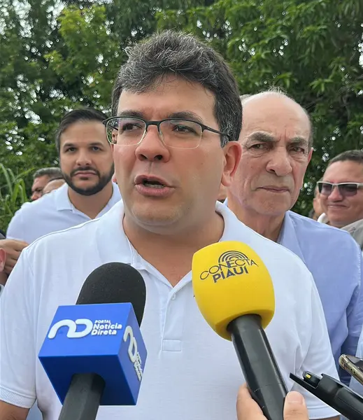 Rafael Fonteles entrega obras e leva crédito a empreendedores em Palmeirais