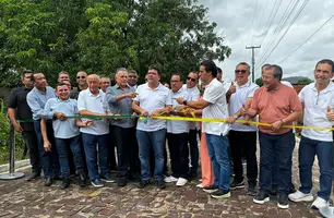Rafael Fonteles entrega obras e leva crédito a empreendedores em Palmeirais (Foto: Conecta Piauí)
