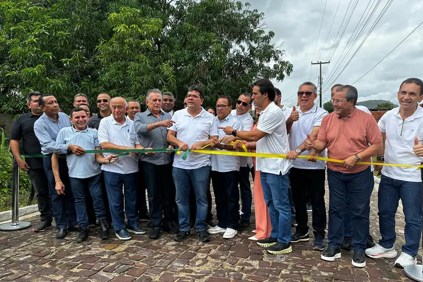 Rafael Fonteles entrega obras e leva crédito a empreendedores em Palmeirais
