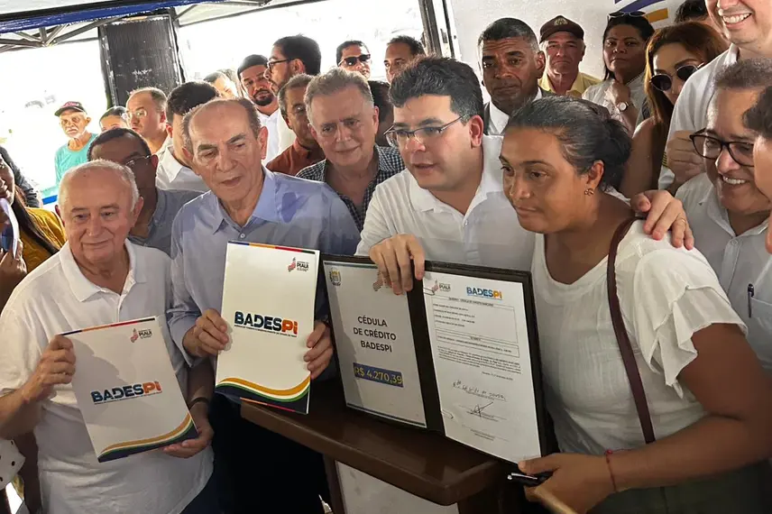 Rafael Fonteles entrega obras e leva crédito a empreendedores em Palmeirais