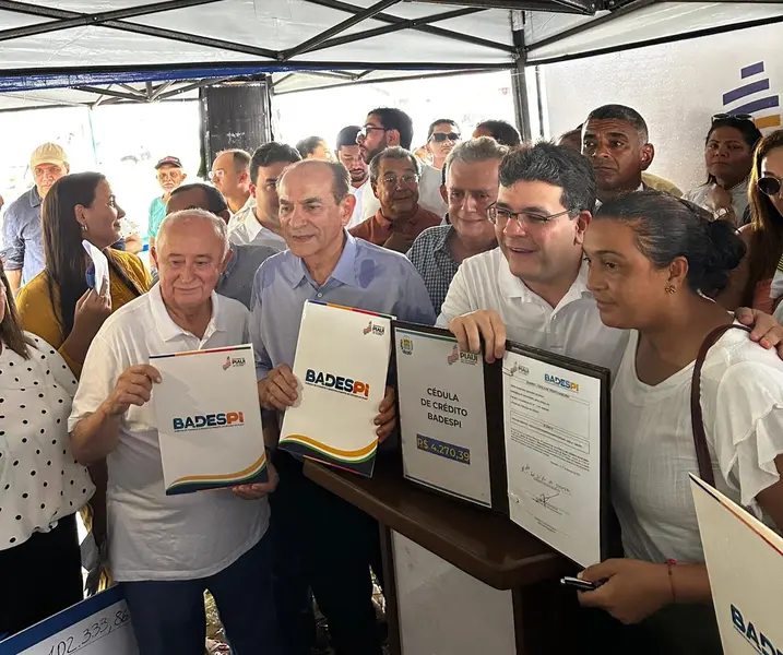 Rafael Fonteles entrega obras e leva crédito a empreendedores em Palmeirais