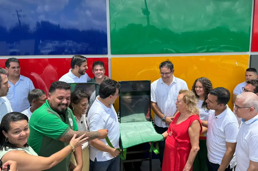 Rafael Fonteles inaugura brinquedopraça e escolas em Lagoa do Piauí