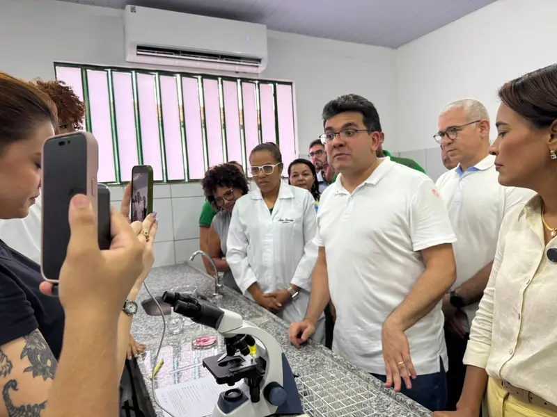 Rafael Fonteles inaugura brinquedopraça e escolas em Lagoa do Piauí