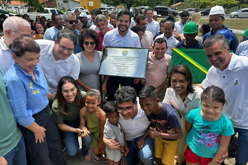 Rafael Fonteles inaugura brinquedopraça e escolas em Lagoa do Piauí