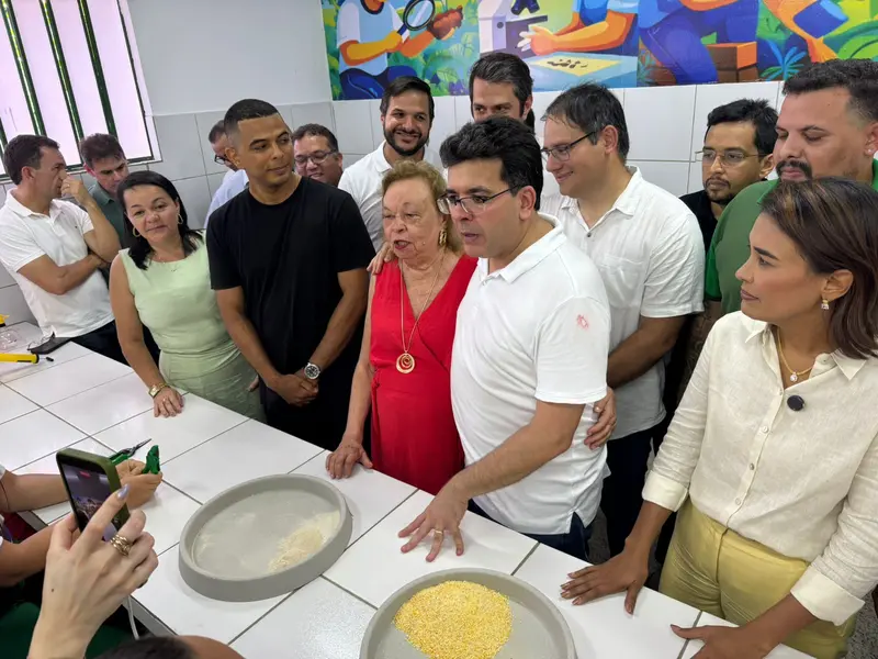 Rafael Fonteles inaugura brinquedopraça e escolas em Lagoa do Piauí