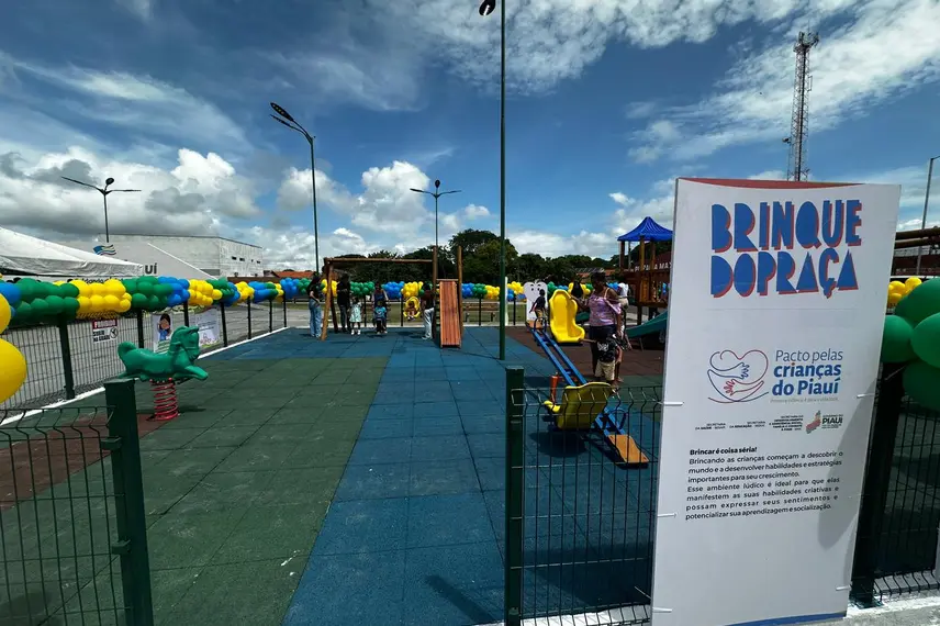 Rafael Fonteles inaugura brinquedopraça e escolas em Lagoa do Piauí