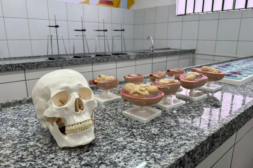 Rafael Fonteles inaugura brinquedopraça e escolas em Lagoa do Piauí