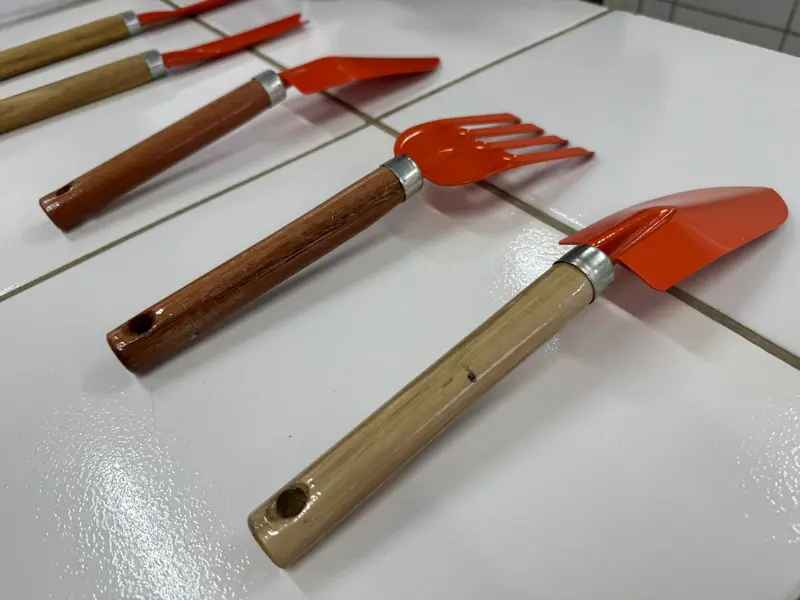 Rafael Fonteles inaugura brinquedopraça e escolas em Lagoa do Piauí