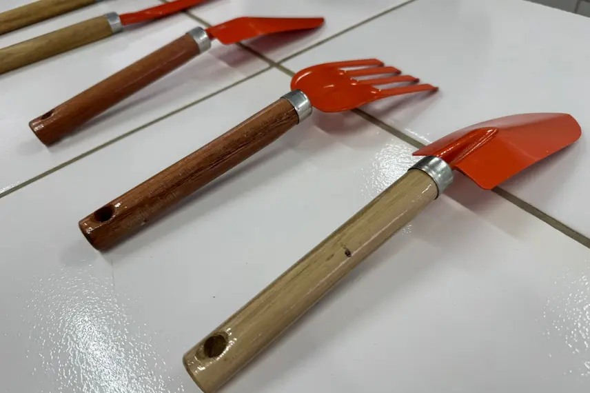 Rafael Fonteles inaugura brinquedopraça e escolas em Lagoa do Piauí