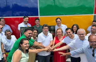 Rafael Fonteles inaugura brinquedopraça e escolas em Lagoa do Piauí (Foto: Conecta Piauí)