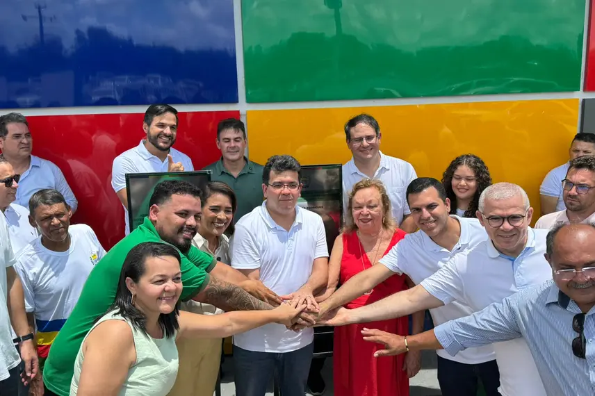 Rafael Fonteles inaugura brinquedopraça e escolas em Lagoa do Piauí