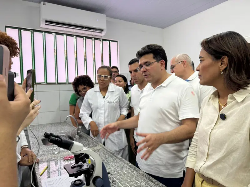 Rafael Fonteles inaugura brinquedopraça e escolas em Lagoa do Piauí