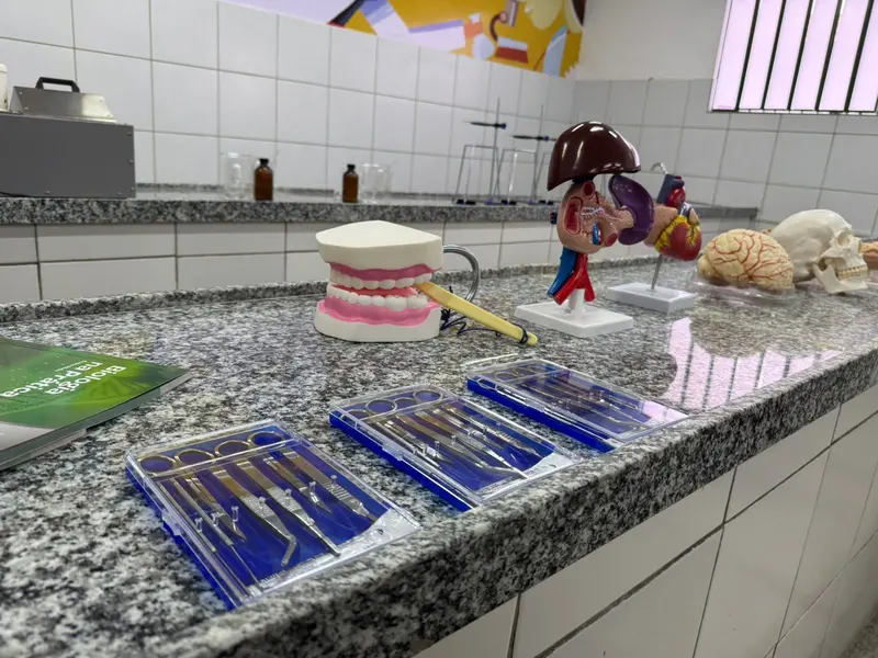 Rafael Fonteles inaugura brinquedopraça e escolas em Lagoa do Piauí