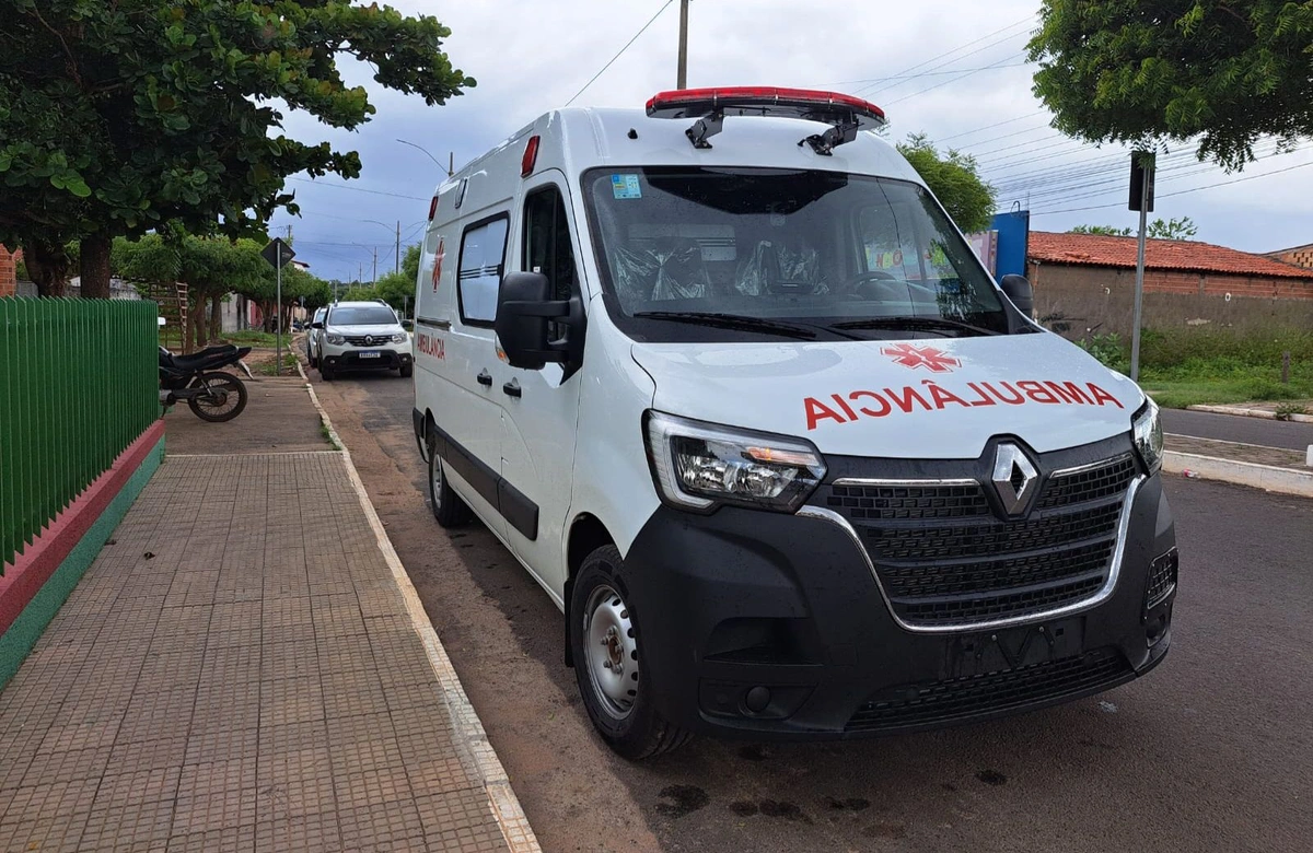 São João do Arraial recebe nova ambulância para reforçar o transporte de pacientes