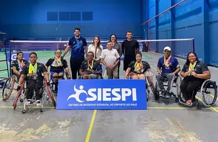 Secretaria dos Esportes entrega cadeiras adaptadas a paratletas de badminton (Foto: Ascom Secepi)