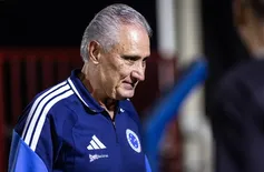 Cruzeiro perde para o Coritiba e Tite vira alvo de protestos da torcida