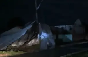 Tempestade arranca teto de igreja e causa estragos em Prata do Piauí (Foto: Reprodução)