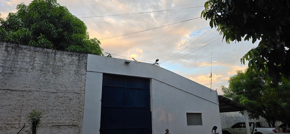 Três internos fogem do CEM e roubam moto na zona norte de Teresina