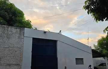 Três internos fogem do CEM e roubam moto na zona norte de Teresina