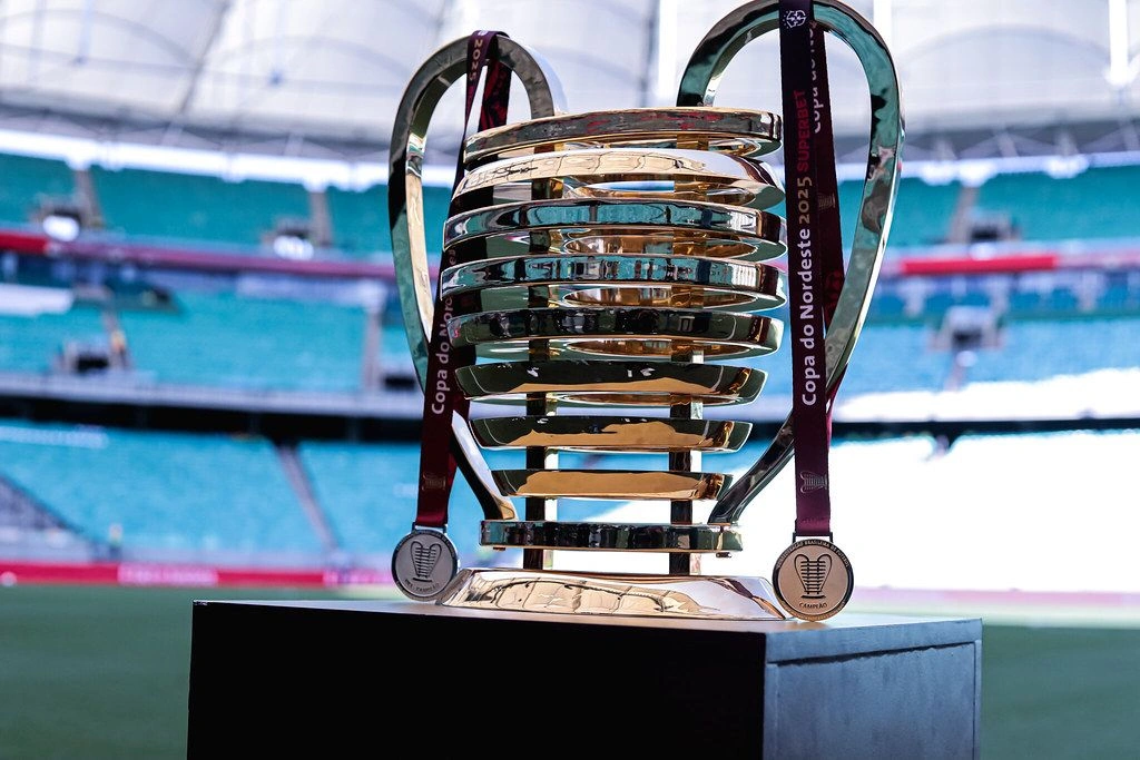 Troféu da Copa do Nordeste.