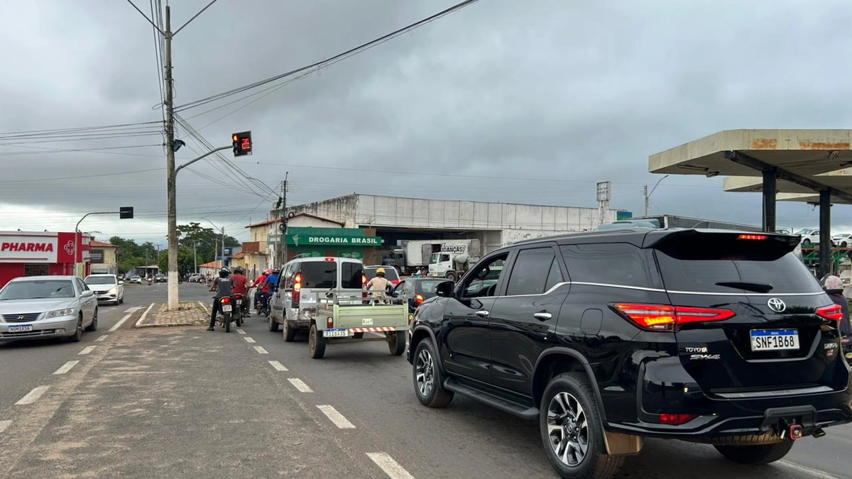 Vendaval e temporal: Floriano contabiliza estragos após noite de fortes chuvas