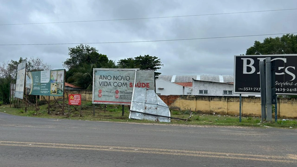 Vendaval e temporal: Floriano contabiliza estragos após noite de fortes chuvas