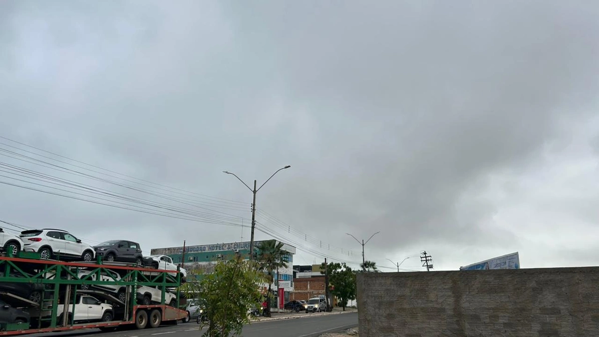 Vendaval e temporal: Floriano contabiliza estragos após noite de fortes chuvas