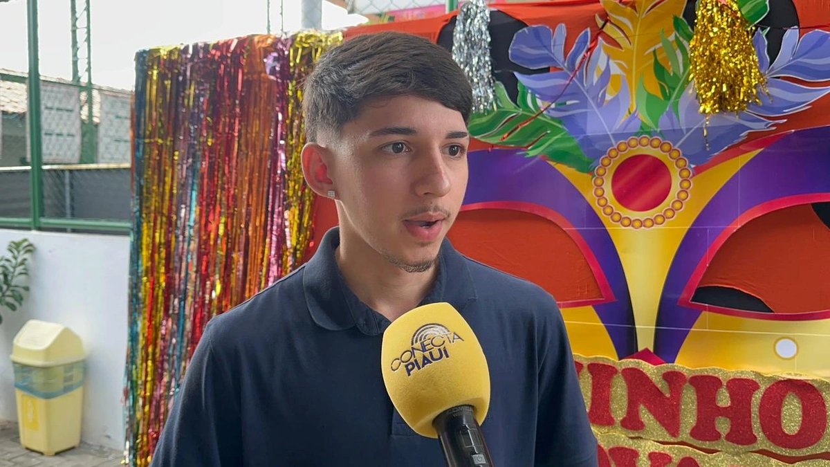 Volta às aulas da rede estadual tem recepção e homenagem a aprovados em Teresina