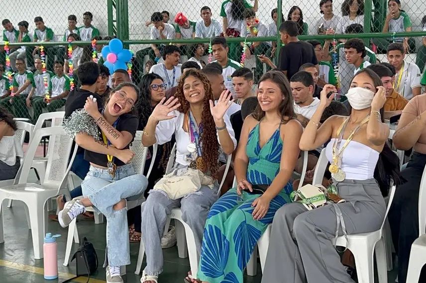 Volta às aulas da rede estadual tem recepção e homenagem a aprovados em Teresina