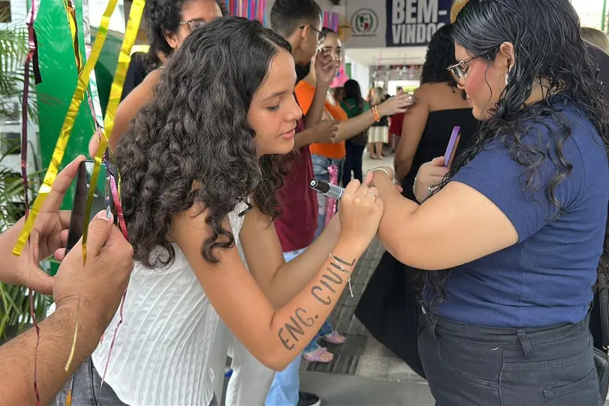 Volta às aulas da rede estadual tem recepção e homenagem a aprovados em Teresina